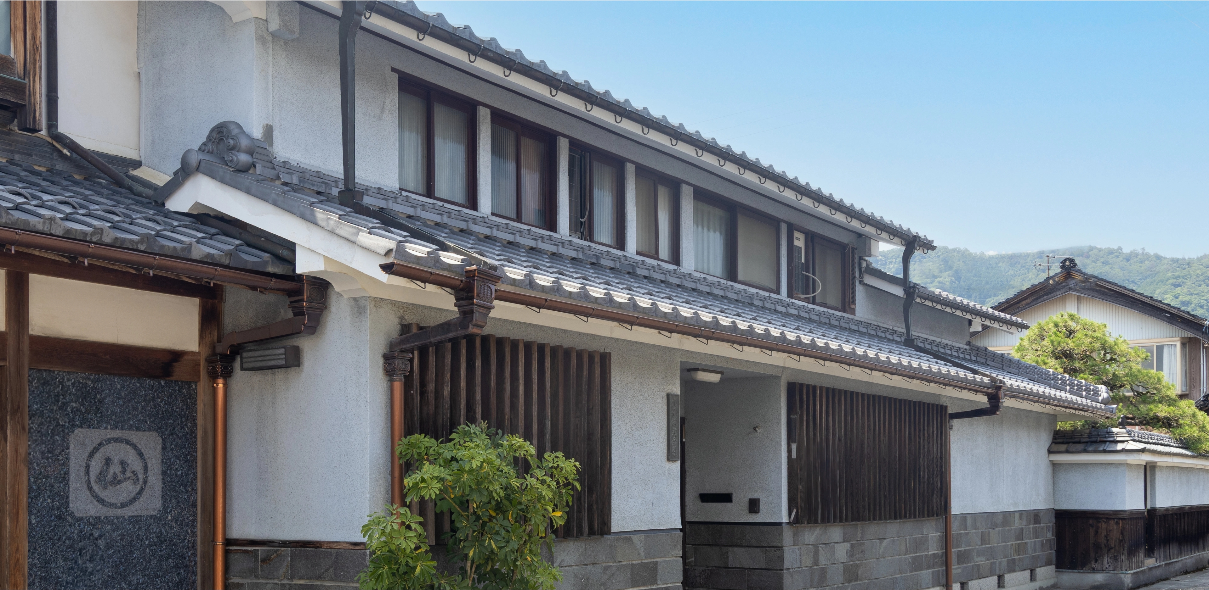 京都府丹後地方にある、落ち着いた雰囲気の伝統的な家屋